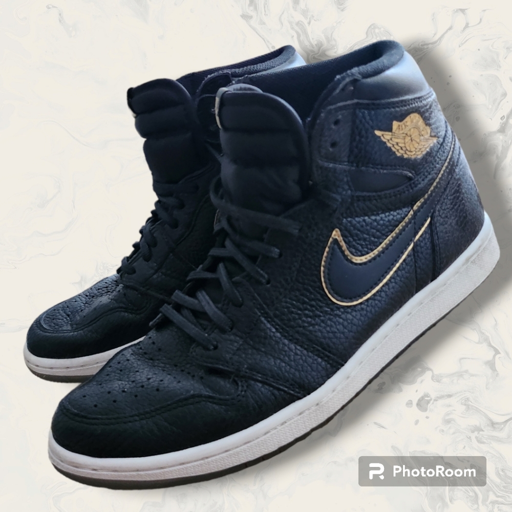 Nike Air Jordan High Top Sneakers EUC Black & Gold Size US 10